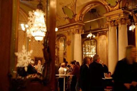 Gjester i Theaterbaren