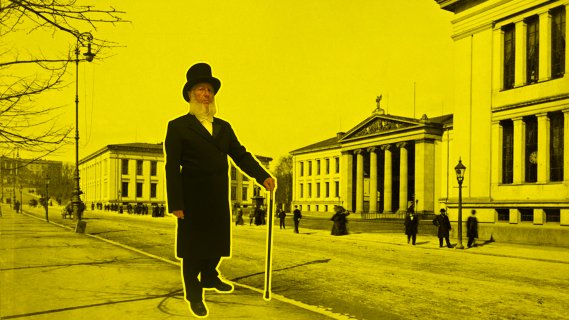 Mann kledd ut som Ibsen spaserende på 1800-talls Karl Johans gate