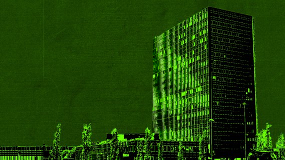 Høyblokk i neongrønt på mørkegrønn bakgrunn