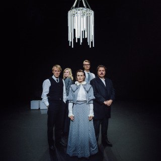 Collage av fem skuespillere