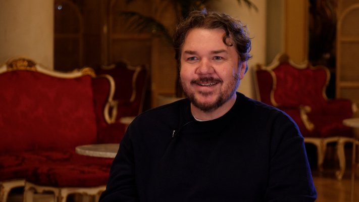 Mann i intervjusetting