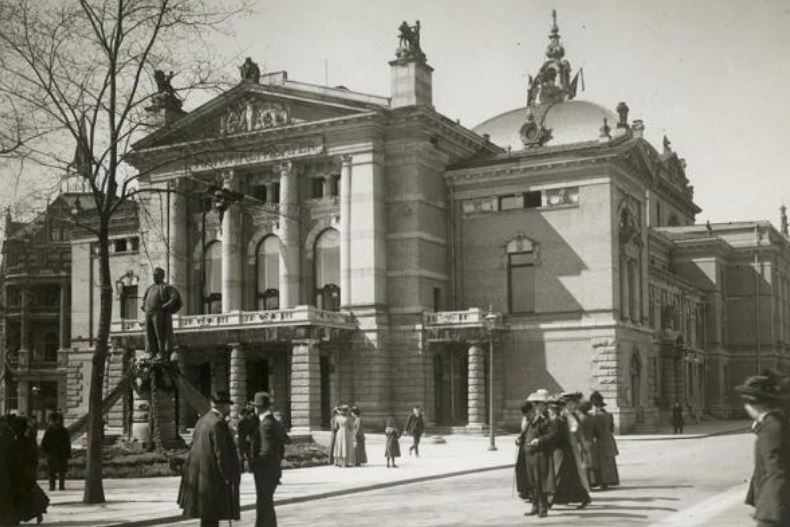 Gammelt bilde av teatret