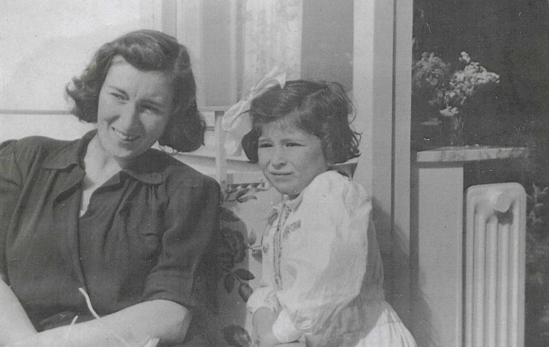 Mona og Solveig Levin i Stockholm 1943.jpg